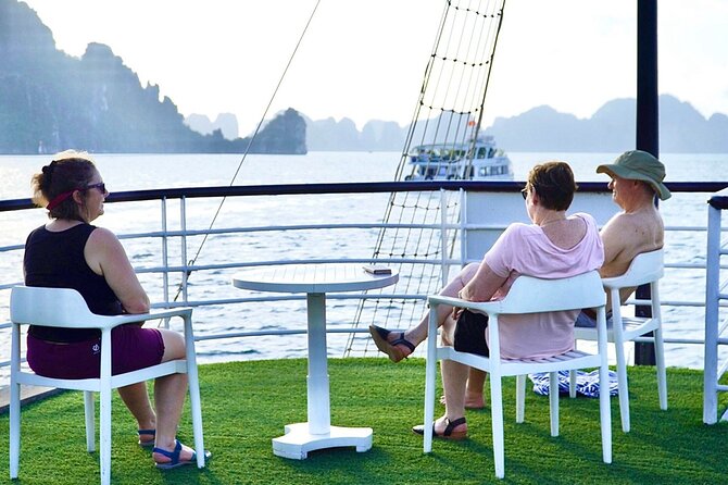 1 Day Halong Cruise Tour with Transfer and early return to Hanoi - Choosing between kayaking and a bamboo boat