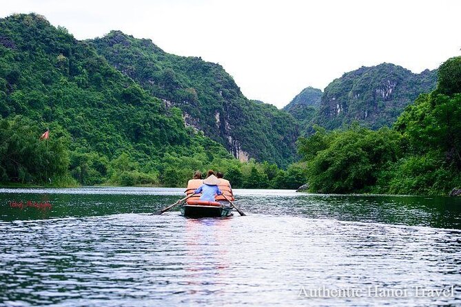 1 Day Luxury Tour in Bai Dinh, Trang An and Mua Cave From Hanoi - Mua Cave and the 500-step climb