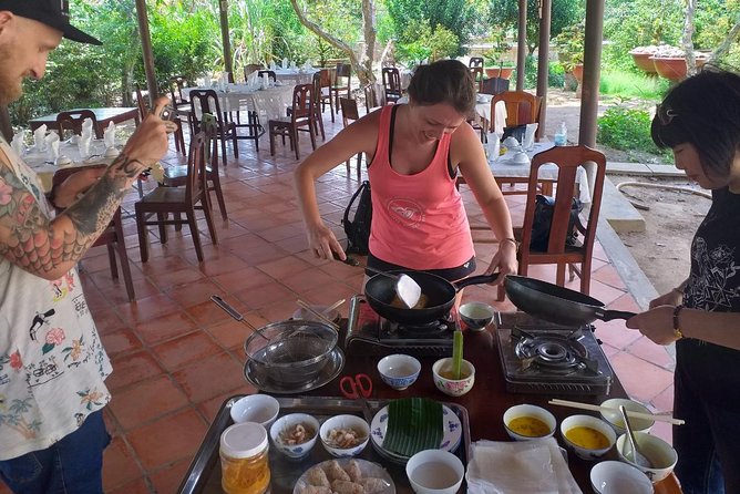1-Day Mekong Delta Tour: Less-Touristy Cai Be & Vinh Long(Max 10) - The sampan ride through smaller waterways