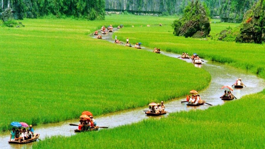 2-Day Ha Noi - Ninh Binh - Ha Long Bay Highlights Tour - A generous buffet lunch in Ninh Binh