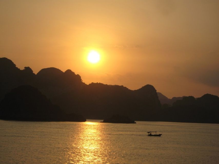 2-Day: Hanoi - Ninh Binh - Halong Bay Luxury Cruise - Trang An is the calm center of day one