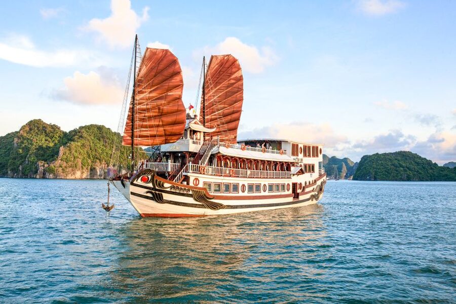 2-Day Royal Palace Ha Long Bay & Ti Top Island Cruise - Key points at a glance