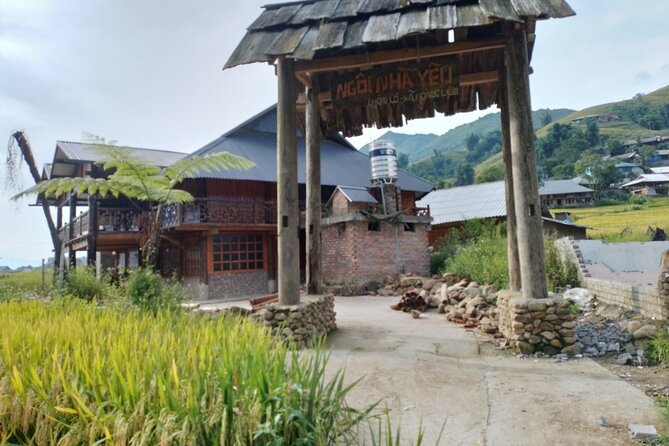 2-Day Sapa Guided Tour Slipping in Homestay From Hanoi - Leaving Hanoi for the northern mountains