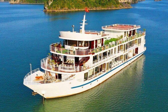 2 Days Halong Bay - Halong Sapphire Cruise - Why an overnight cruise changes the Halong Bay experience