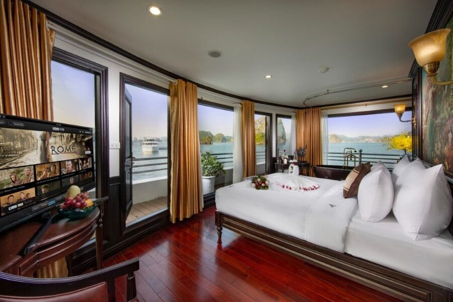 3 Day Hanoi - Ninh Binh - Halong Bay 5 Star Cruise & Balcony - Day three: Tai Chi and Sung Sot Cave