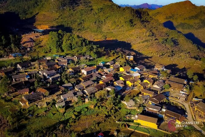 3 Days All Inclusive Strawberry Ha Giang Small Group Tour - Day two: the Meo King’s Mansion and Vietnam’s northern border
