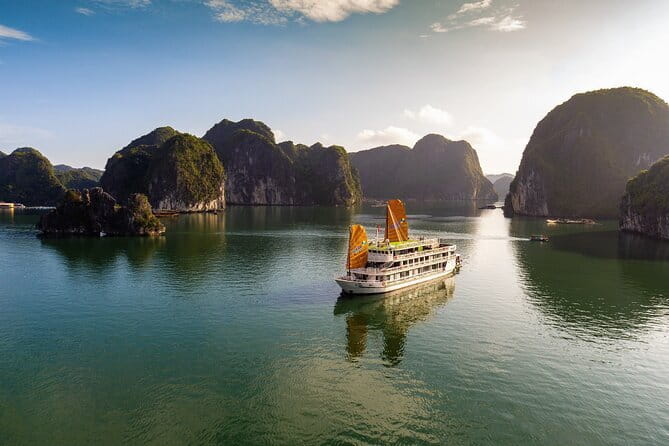 3Day Kayak & Trek to Ha Long Bay and Tamcoc (the 2nd day private) - Day 1: From Hanoi roads to a Lan Ha Bay kayak