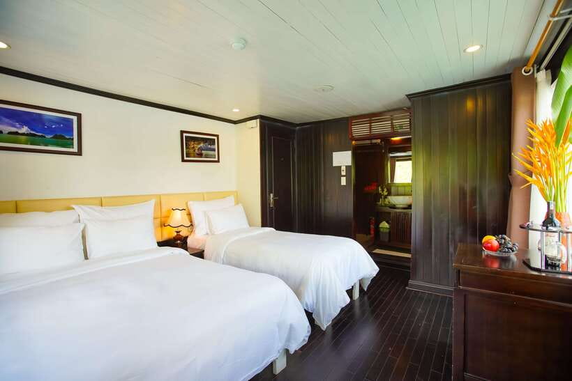 4-star Halong Paloma Cruise 2D1N Trip - Sunset at Cong Dam and evening on board