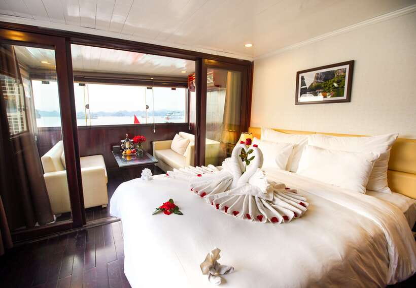 4-star Halong Paloma Cruise 2D1N Trip - Day 2: Tai Chi, Vung Vieng, and the pearl farm
