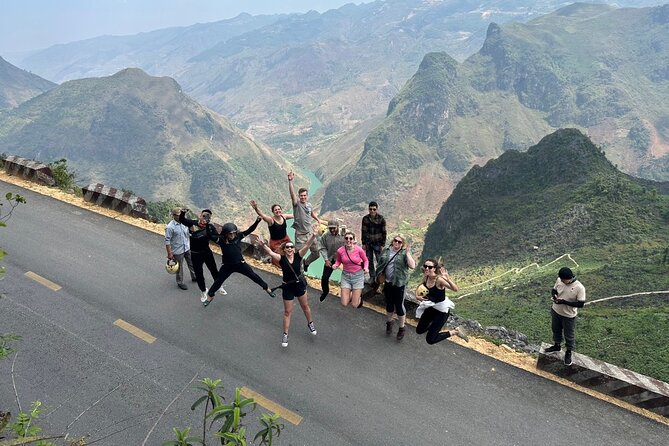 4D3N loop tour with Easyrider 150cc (small group + private rooms) - Lung Cu Flag Tower and the northern border