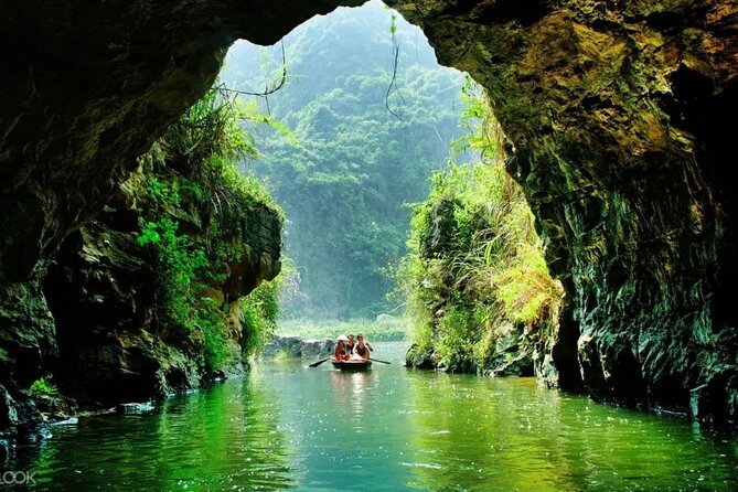 5-Day North Vietnam: Sa Pa - Ninh Binh - Halong Cruise from Hanoi - Day 1: Hanoi to Sapa and a first village walk