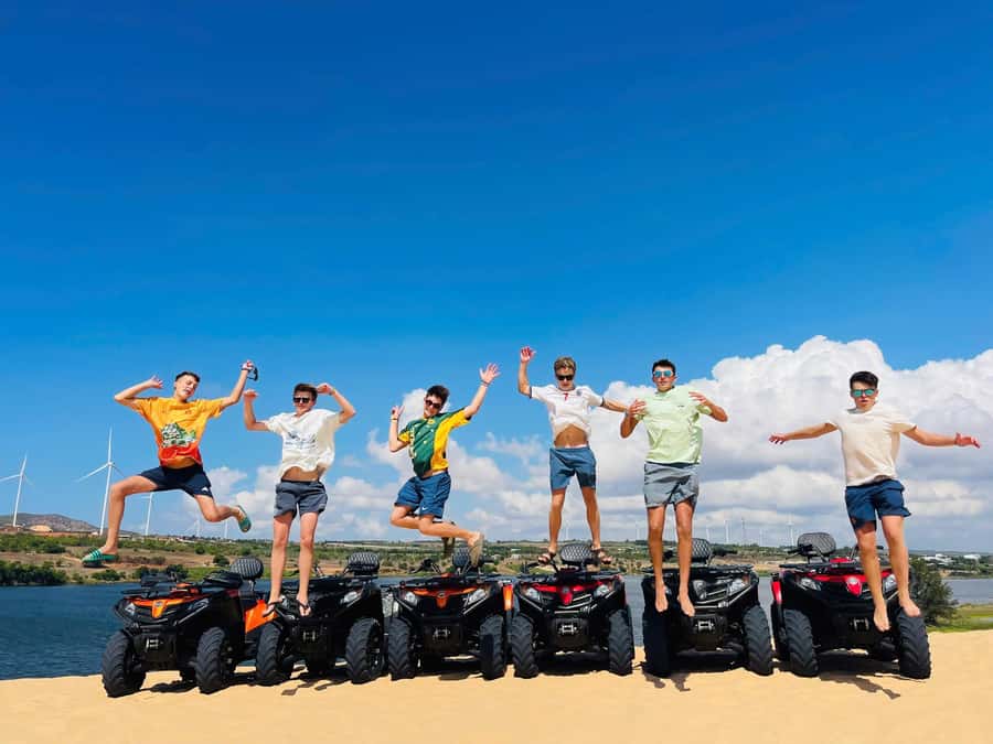 5-hour Sunrise or Sunset Jeep Tour from Mui Ne Beach Town - What to bring for the sand, sun, and stream
