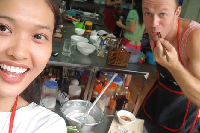 5 Traditional Dishes Hanoi Cooking Class with Market Trip - Cooking Five Vietnamese Dishes