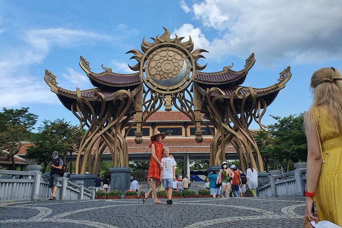 Ba Na Hills and Golden Bridge Private Tour - Lunch and the cost of eating at the top