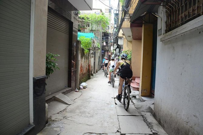 Bicycle Tours Hanoi: Half Day Hanoi City Bicycle Tours - Huu Tiep Lake and the downed B-52