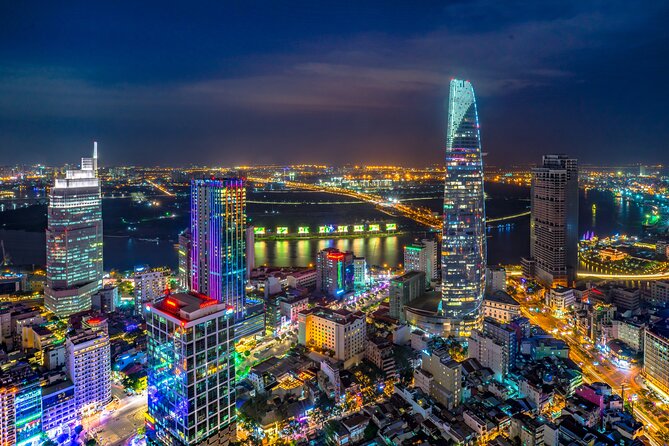 Bitexco Financial Tower: Saigon Skydeck General Admission Ticket - Photographing the city through glass