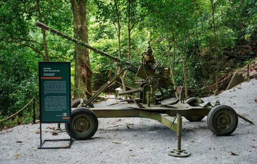 Boat Ride Phong Nha Cave & Vietnam’s Historic Command Cave - Lunch with Quang Binh flavors