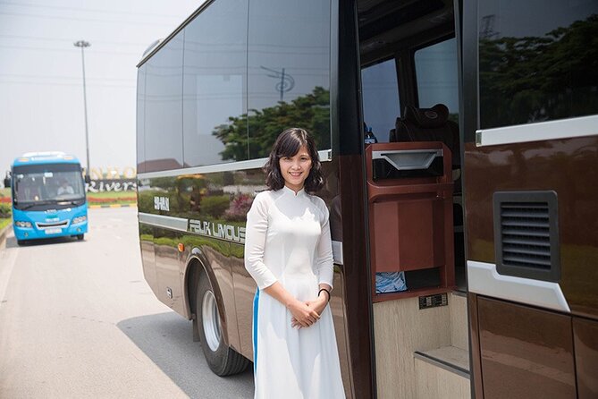 Bus Hanoi to Cat Ba Island with Cat Ba Express - The highway ride to Got Station