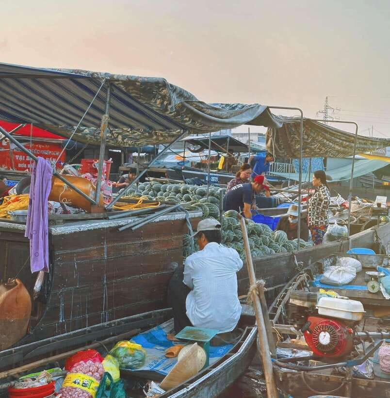Can Tho: Cai Rang Floating Market and Canals - Meeting at Bến Phà Xóm Chài before sunrise