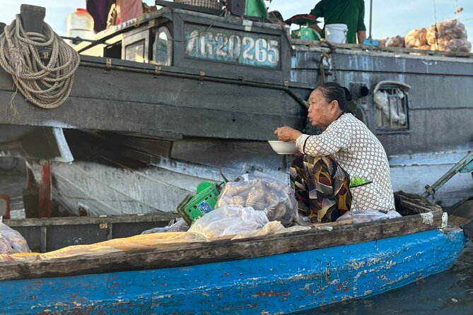 Can Tho: Floating Market, Canals, Nature Reserve & Forest - What the guide adds to the experience