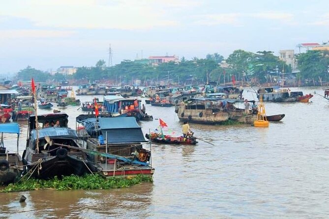 Can Tho: Floating Market & Mekong's Legacy( About 6 Pax) - Meeting a family who lives on a boat