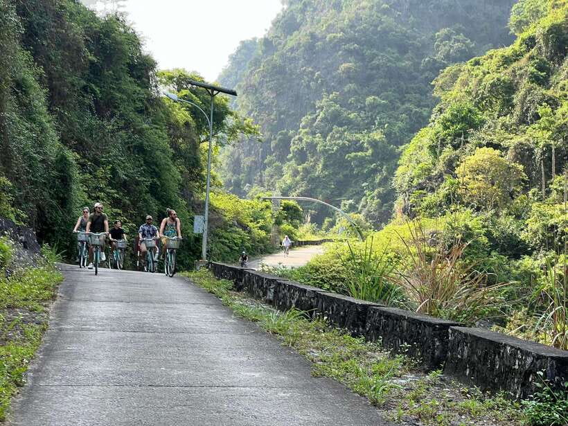 Cat Ba: Lan Ha, HaLong bay full day- biking, kayaking, lunch - The cave visit and the kayaking change