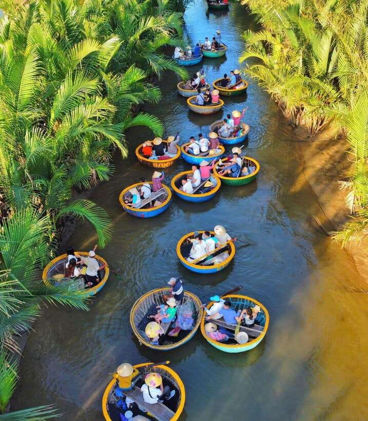 Coconut Boat Hoi An - Getting to the correct Coconut Island meeting point