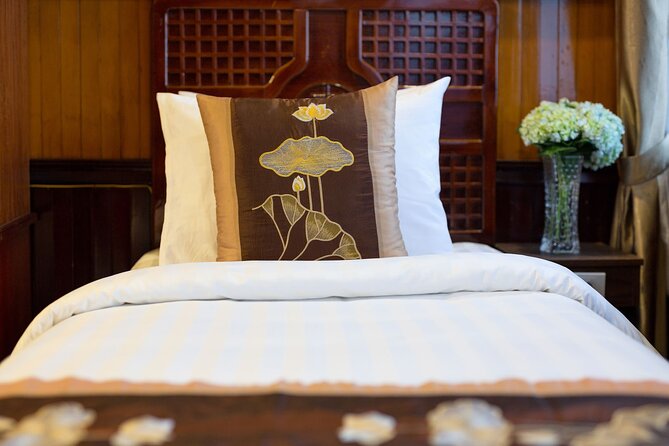 CozyBay Boutique 2D1N Kayak, Swiming ,Titop, Cave, Expressway way - Sunset, spring rolls, and dinner aboard