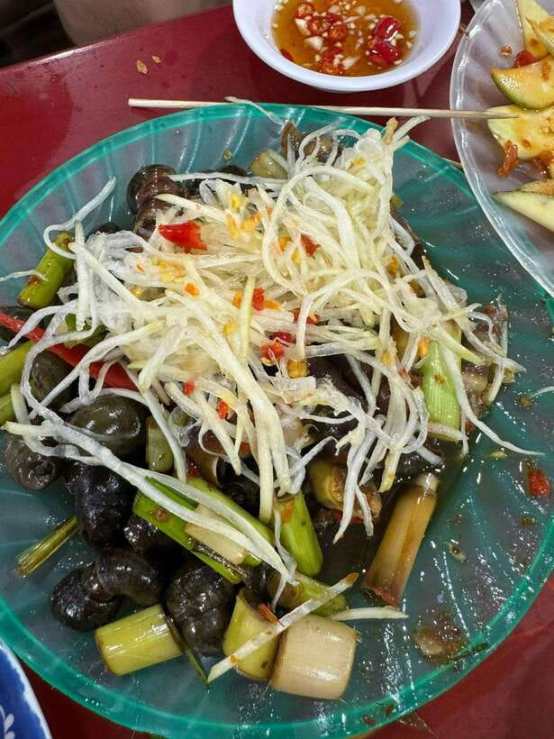 Da Nang City Street Food Private Tour With Local Students - How much food should you expect?