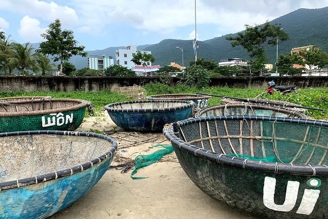 Da Nang Discovery With Cool Locals - Linh Ung Pagoda and the road up Son Tra