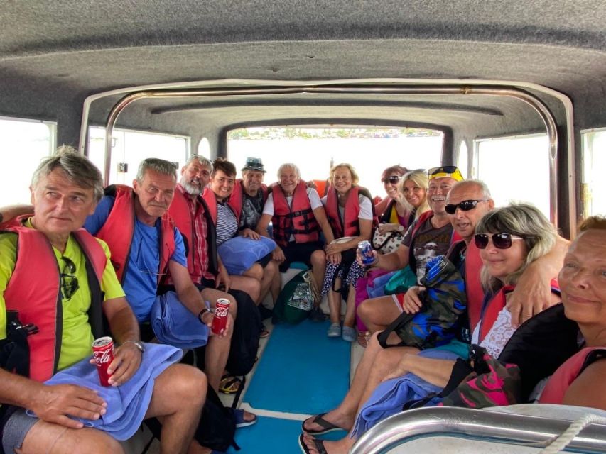 Da Nang/Hoi An: Cham Island Speedboat Tour with Snorkeling - A simple Vietnamese lunch by the water