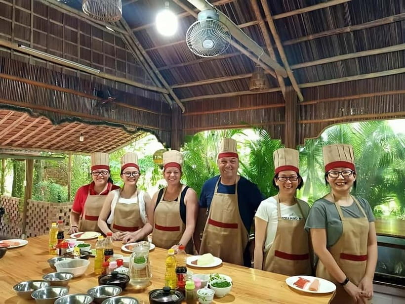 Da Nang/Hoi An: Market Tour, Basket Boat Ride, Cooking Class - Riding the round boats in Cam Thanh