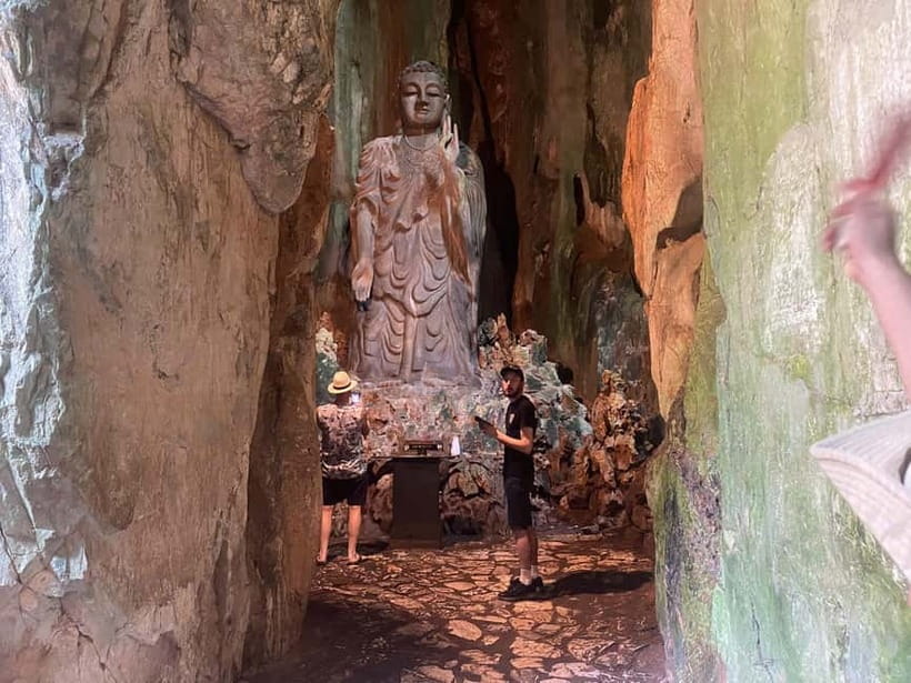 Da Nang/Hoian: Marble Mountain, Am Phu Cave, Monkey Mountain - The stone-carving village at Non Nuoc