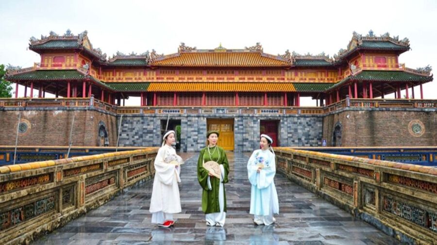 Da Nang: Imperial City of Hue Day Trip with Lunch and Ticket - The morning transfer through the Hai Van Tunnel