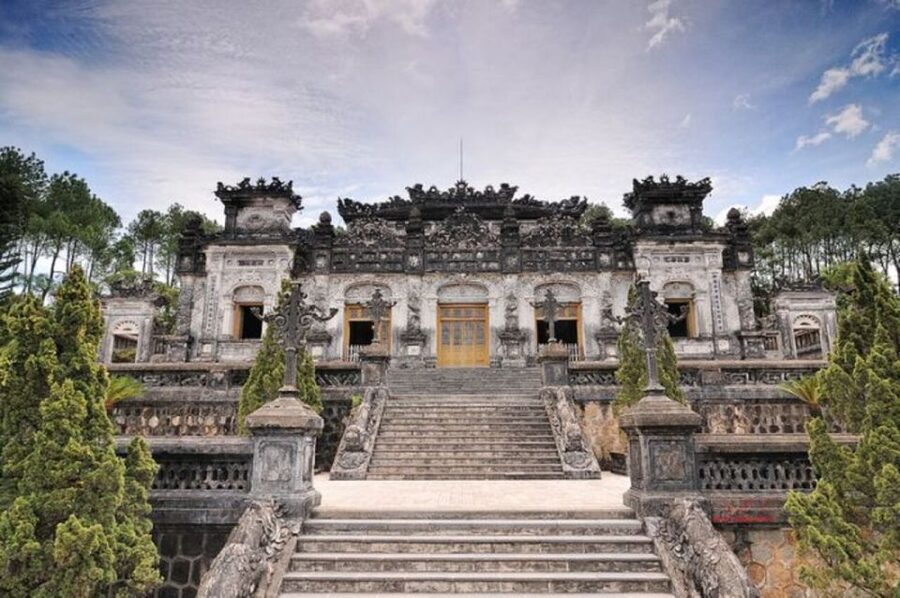Da Nang: Imperial City of Hue Day Trip with Lunch and Ticket - Inside Hue’s Imperial Citadel