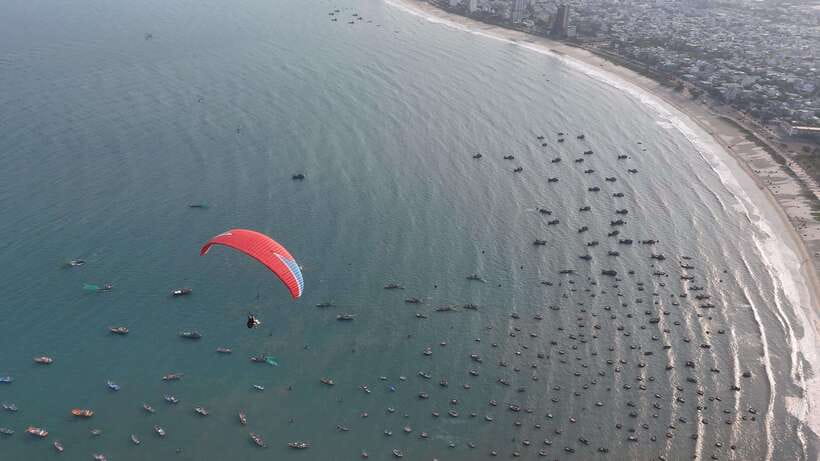 Da Nang Private paragliding experience on Monkey Mountain - The beach landing and return to the meeting point