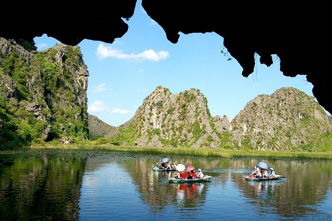 Daily Tour Trang An-Bai Dinh Group Tour - A Vietnamese Buffet Between the Sights