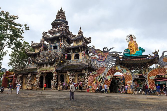Dalat City Highlights Tour in 1 day - Truc Lam Monastery and Tuyen Lam Lake