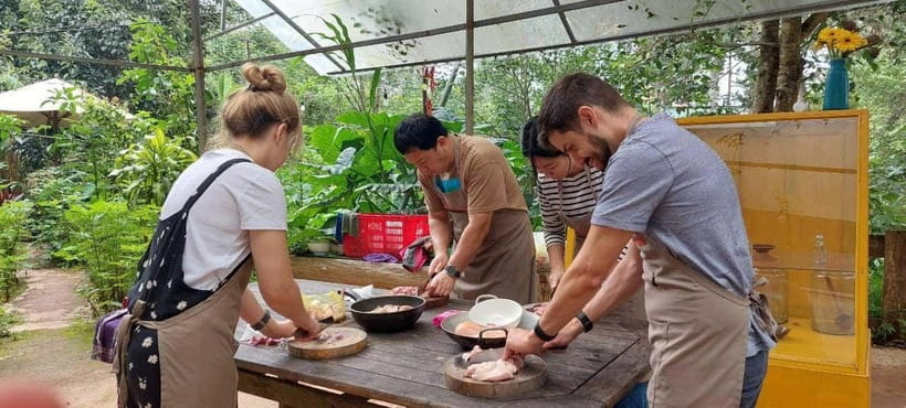 Dalat: Home Cooking Class with Central Market Tour - Picking your starter and two main dishes