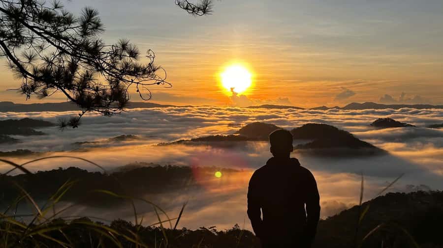 Dalat: Sunrise Trekking and Cloud Hunting experience - Coffee, breakfast, and time to enjoy the view