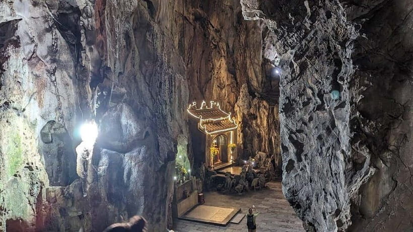 DaNang/HA: Lady Buddha, Marble Mountain & Am Phu Caves Tour - A simple local meal in Da Nang