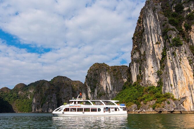 DELUXE Halong Cruise 1 Day Tour From Hanoi - Daily Operated - Choosing between the six-hour Halong route and Lan Ha Bay