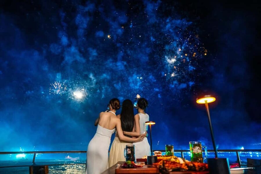 Dinner with Symphony Show And Firework Of Kiss Of The Sea - Kiss of the Sea and fireworks at 9:00 p.m.