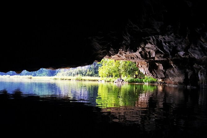 Discover Trang An Natural World Heritage, Bich Dong Pagoda, Cycling Day Tour - Rowing through Trang An’s caves