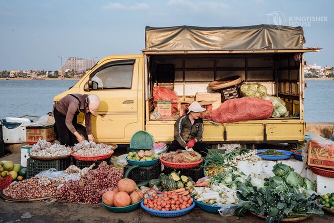 Dong Hoi Sightseeing and Street Food Bike Tour - Chợ Hải Sản Đồng Hới: start with the city’s food supply