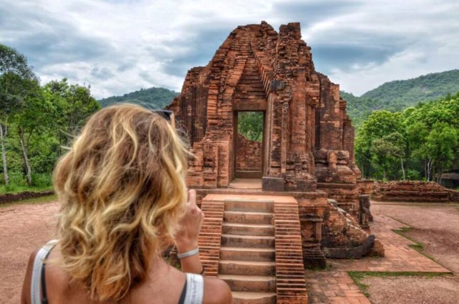 Early My Son Sanctuary Private Tour From Hoi An/Da Nang ! - What the private format adds for couples and families