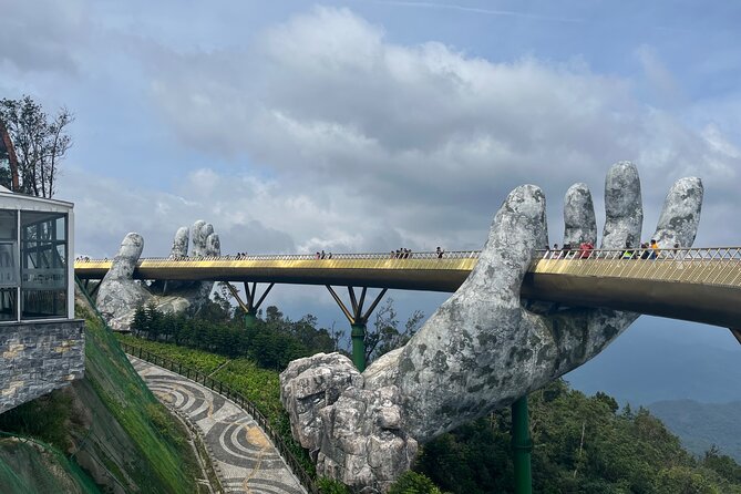Early tour/ transfer from Hoi An/Da Nang to Golden bridge - Private transport versus transfer-only service