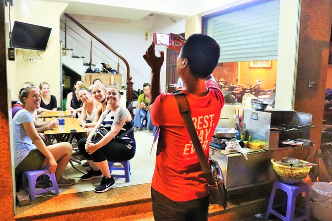 Eat Like a Local: Hanoi Street Food Adventure - Watching banh cuon being made