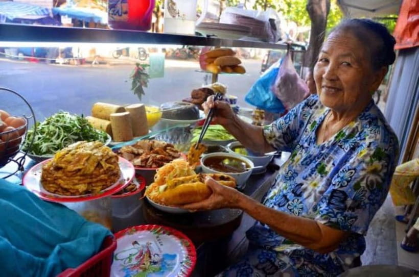 Eat Like a Local – Hoi An Evening Food Tour - Personal stories about Hoi An, not just a menu