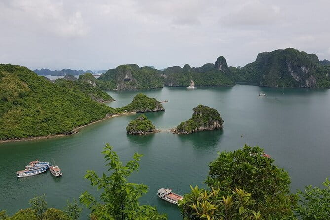 Elite of The Seas - Unique Luxury 3 Days Cruise in Halong & Lan Ha Bay - Day 3: one last morning on the water